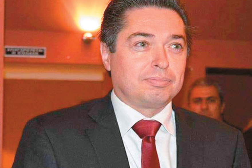 Καμπανάκι για τη διάσημη παραλία της Ζακύνθου: Μαζί με το ναυάγιο θα χαθεί και η παραλία