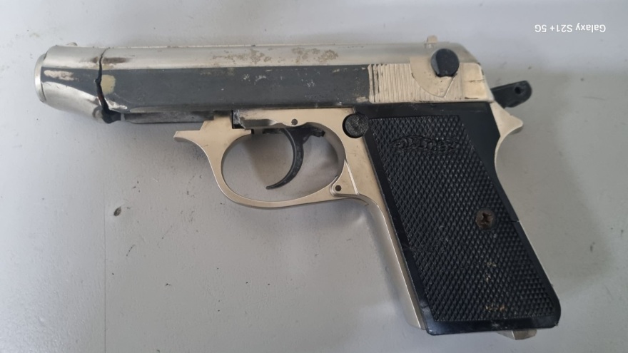 Ομόνοια: Χειροπέδες σε σεσημασμένο ομογενή από την Ρωσία με «πειραγμένο» όπλο και στιλέτο - Δείτε φωτογραφίες