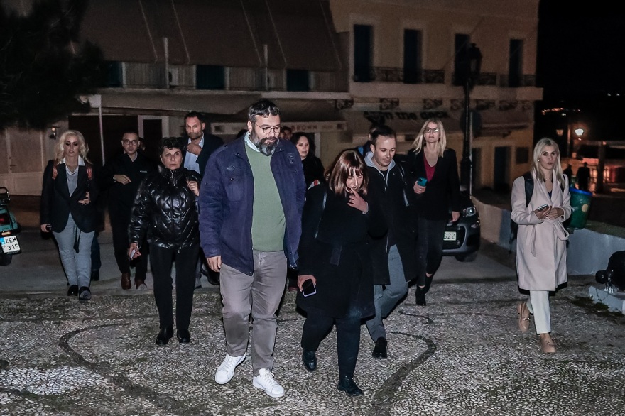 ΣΥΡΙΖΑ: Το παρασκήνιο του τριήμερου στις Σπέτσες - Το κάστινγκ Κασσελάκη,  τα κενά στο πρόγραμμα και οι βολές για «κοσμικές στήλες»