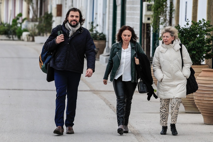 ΣΥΡΙΖΑ: Το παρασκήνιο του τριήμερου στις Σπέτσες - Το κάστινγκ Κασσελάκη,  τα κενά στο πρόγραμμα και οι βολές για «κοσμικές στήλες»