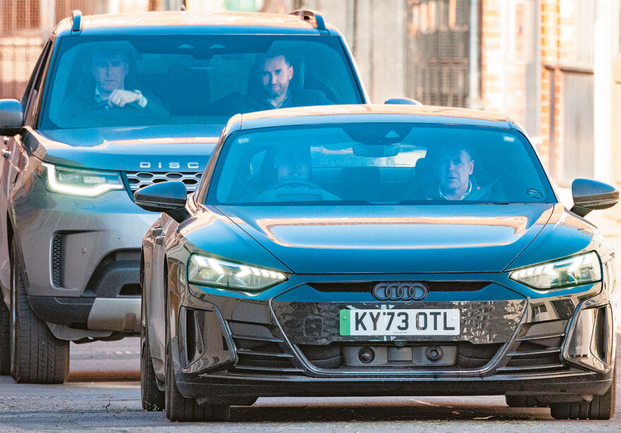 Γιατί κρύβουν την ασθένεια της Κέιτ: Τα σενάρια, οι φόβοι και οι θεωρίες συνωμοσίας 