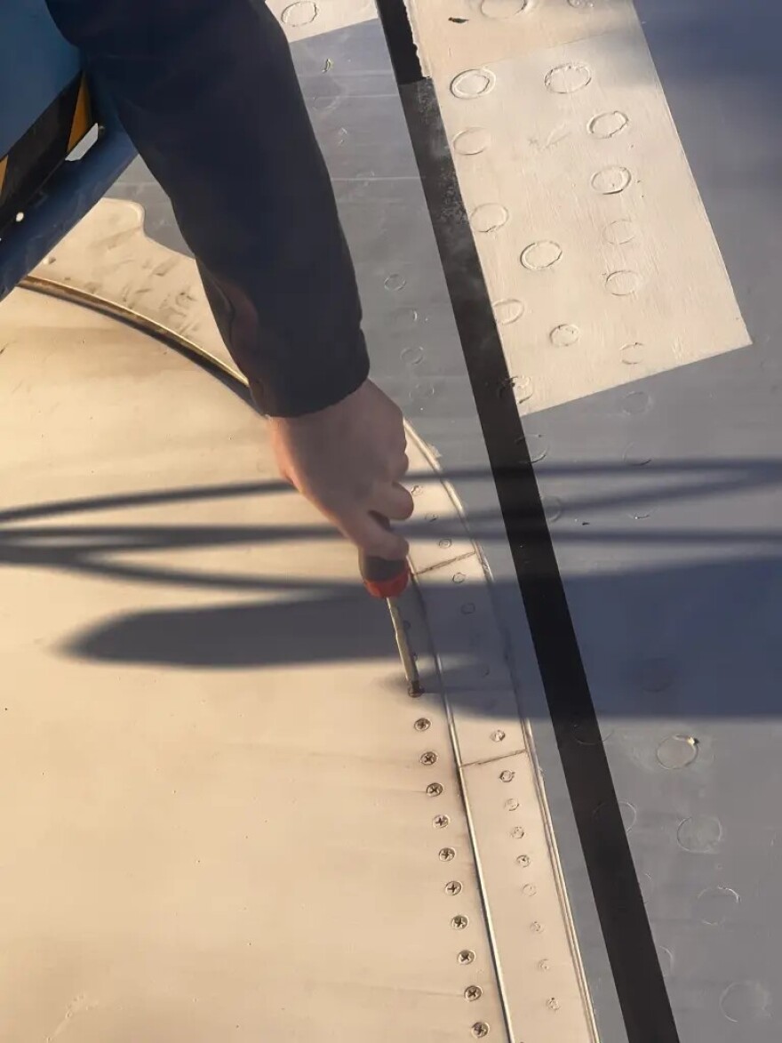 Αναστάτωση σε πτήση της Virgin – Έλειπαν βίδες από το φτερό του Airbus