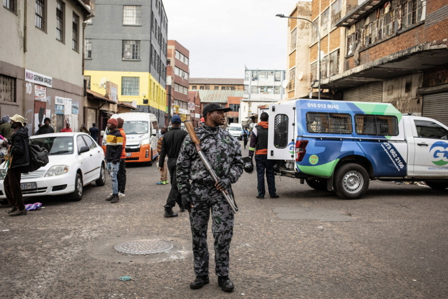 Γιοχάνεσμπουργκ: Έβαλε φωτιά για να εξαφανίσει πτώμα και έκαψε ζωντανούς άλλους 76 ανθρώπους