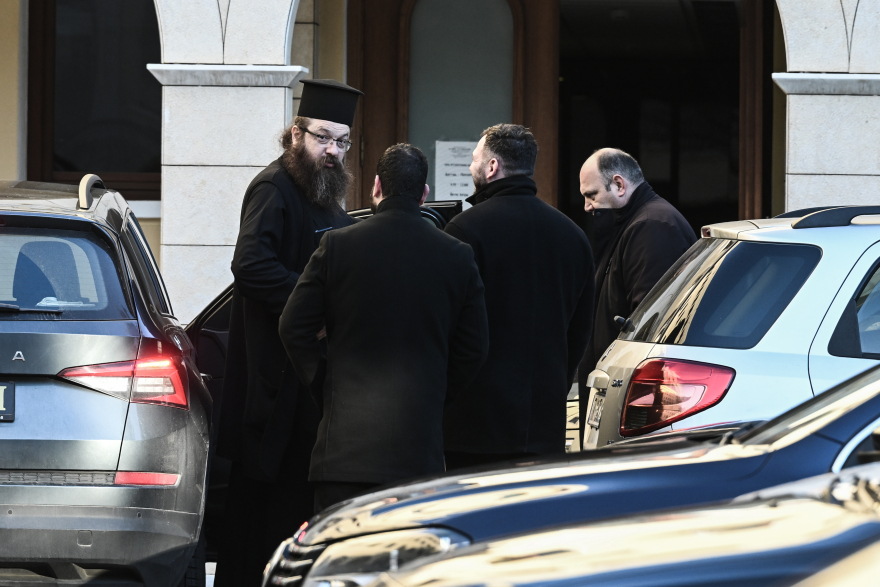 Ιερά Σύνοδος: Ομόφωνο όχι στον γάμο και την τεκνοθεσία των ομόφυλων ζευγαριών