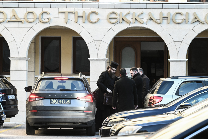 Ιερά Σύνοδος: Ομόφωνο όχι στον γάμο και την τεκνοθεσία των ομόφυλων ζευγαριών