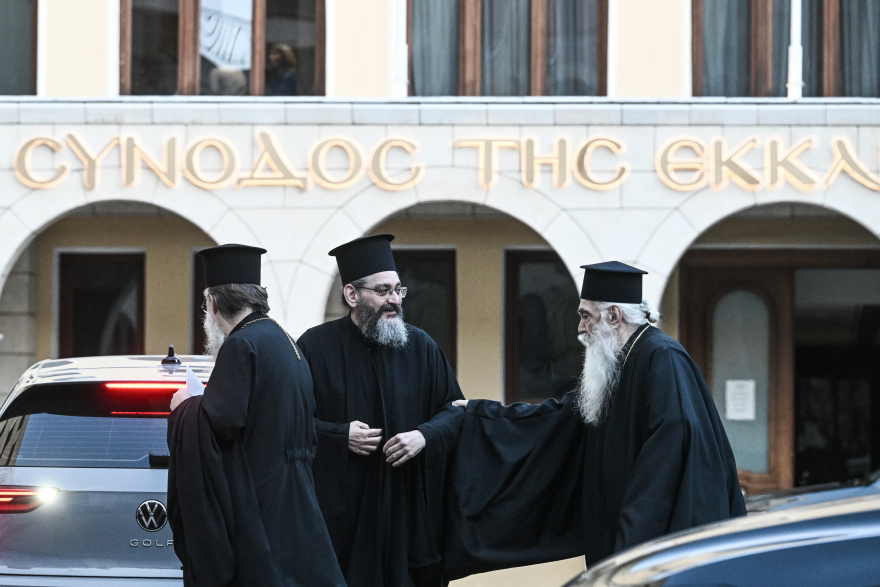 Ιερά Σύνοδος: Ομόφωνο όχι στον γάμο και την τεκνοθεσία των ομόφυλων ζευγαριών