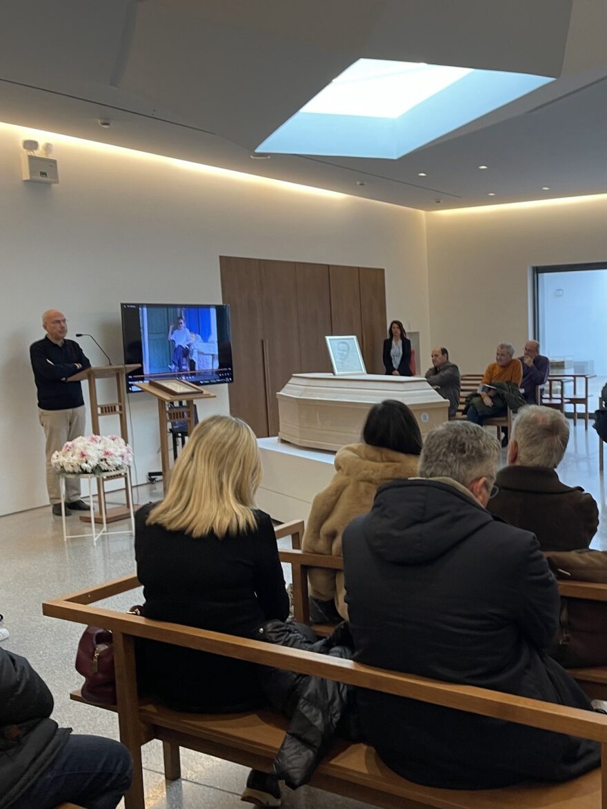 Νίκος Τσούκαλης: Με κλασσική μουσική το τελευταίο αντίο στον πρώην βουλευτή στο αποτεφρωτήριο της Ριτσώνας