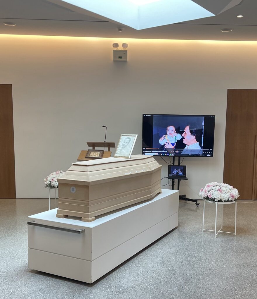 Νίκος Τσούκαλης: Με κλασσική μουσική το τελευταίο αντίο στον πρώην βουλευτή στο αποτεφρωτήριο της Ριτσώνας