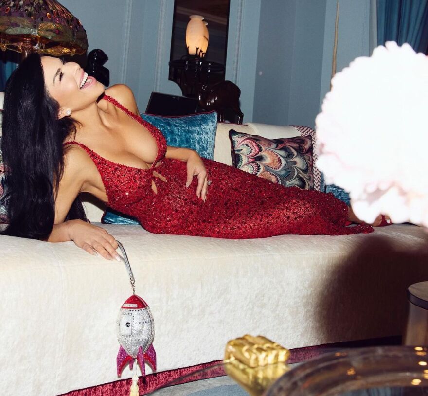 Λόρεν Σάντσεζ: 800 ώρες χρειάστηκαν για να φτιαχτεί το φόρεμα που έβαλε στο πάρτι του Τζεφ Μπέζος