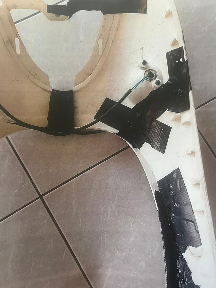 Θεσσαλονίκη: Πασάλειψε με… περιττώματα σκύλων και ούρα το αμάξι και το κατάστημα του γείτονά του