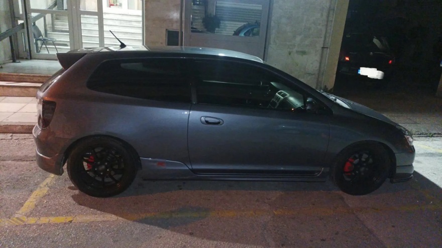 Παραλιακή: Τρεις συλλήψεις τα ξημερώματα για κόντρες στην Ποσειδώνος - Κινούνταν με πάνω από 140 χλμ/ώρα