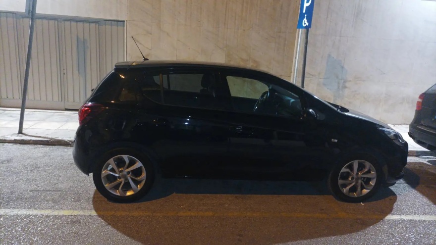 Παραλιακή: Τρεις συλλήψεις τα ξημερώματα για κόντρες στην Ποσειδώνος - Κινούνταν με πάνω από 140 χλμ/ώρα