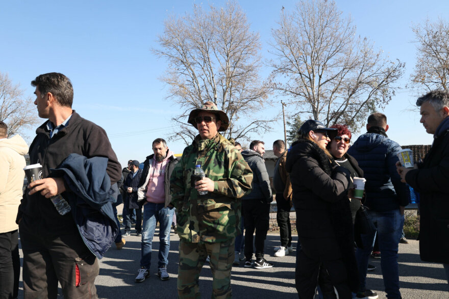 Λάρισα: Επεισόδια ανάμεσα σε αγρότες και αστυνομικούς στον κόμβο Πλατυκάμπου - Βίντεο