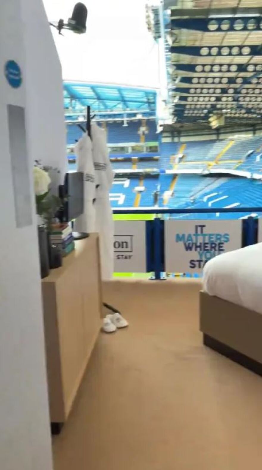 Τσέλσι: Εγκατέστησε δωμάτιο ξενοδοχείου στο Στάμφορντ Μπριτζ - Βίντεο 