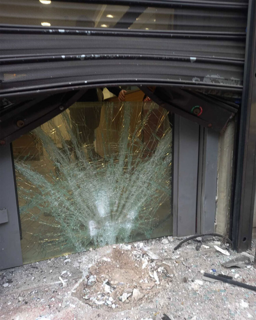 Επιχείρηση της Αντιτρομοκρατικής στην Αθήνα - Οκτώ άτομα στη ΓΑΔΑ για την έκρηξη στα Πετράλωνα