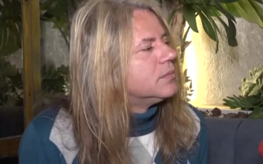 Δημήτρης Κοργιαλάς: Κατάξανθος σε νέα του εμφάνιση - Δείτε το βίντεο