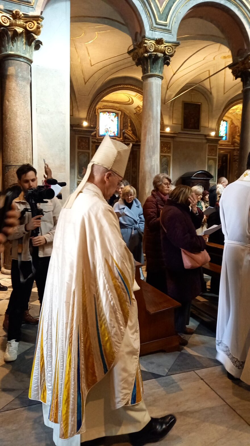 Ιταλία: Ακτιβίστριες διέκοψαν λειτουργία του Πάπα Φραγκίσκου, διαμαρτυρόμενες για τις ταυρομαχίες