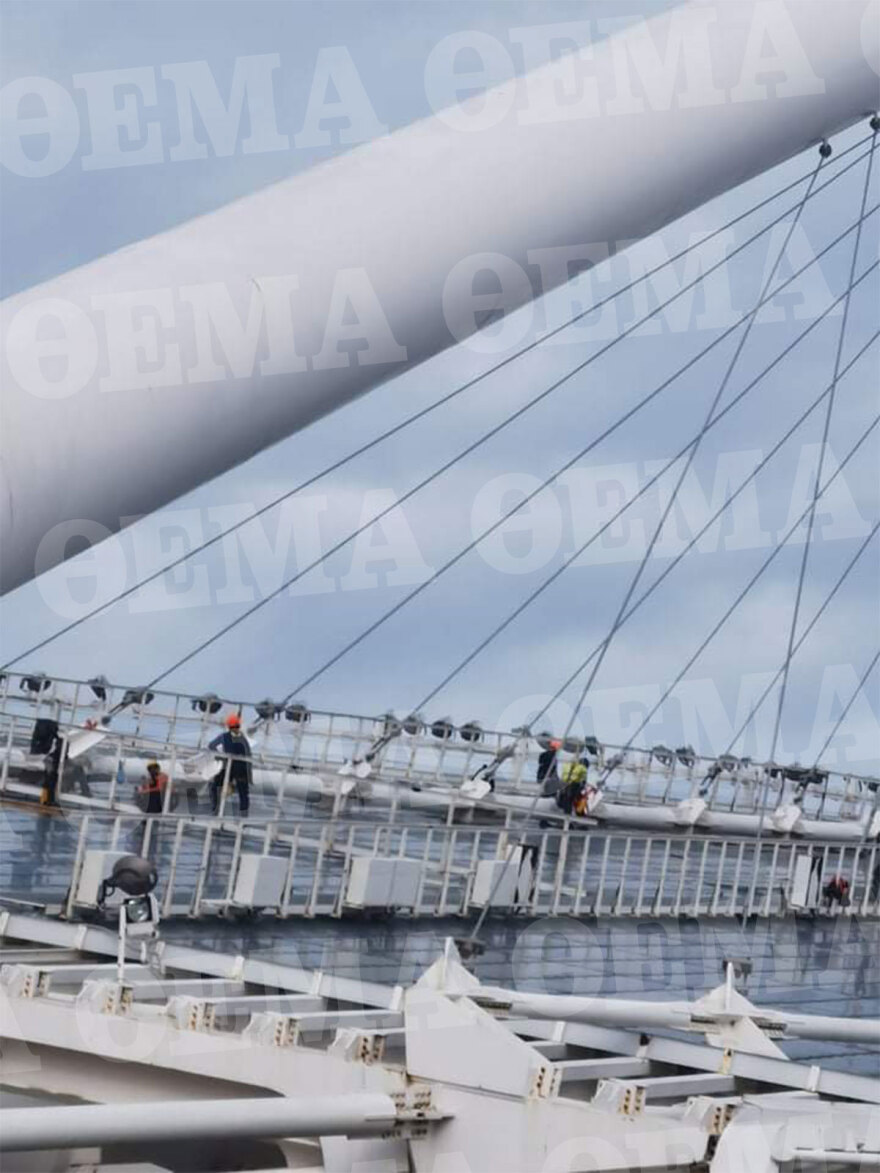 ΟΑΚΑ: Άρχισαν να ξηλώνουν πάνελ από το στέγαστρο Καλατράβα - Χαραμάδα ελπίδας για την συναυλία των Coldplay