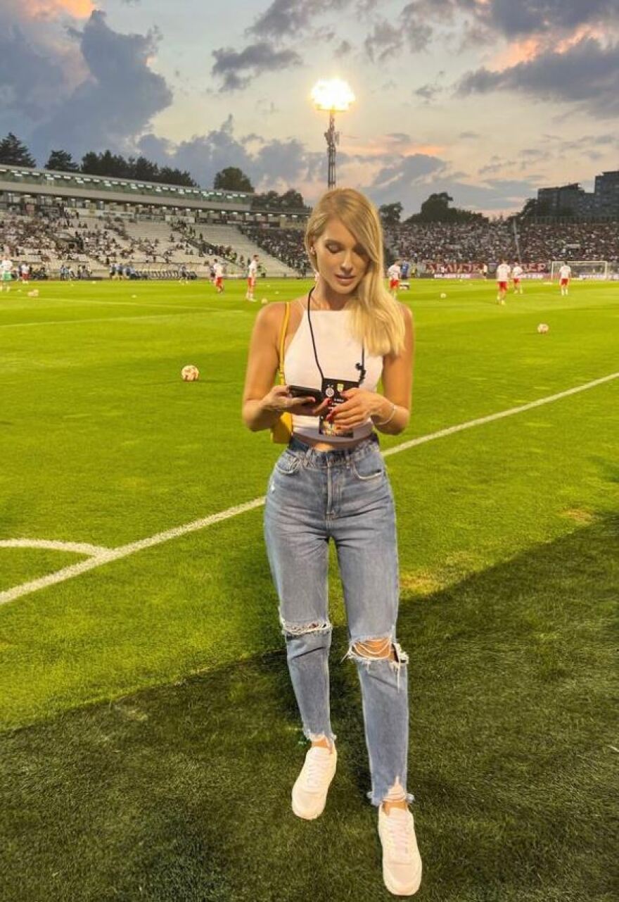 Κριστίνα Τόμιτς: Η καλλονή ρεπόρτερ από τη Σερβία που έκλεψε την παράσταση στο Μακάμπι-Παναθηναϊκός - Φωτογραφίες 