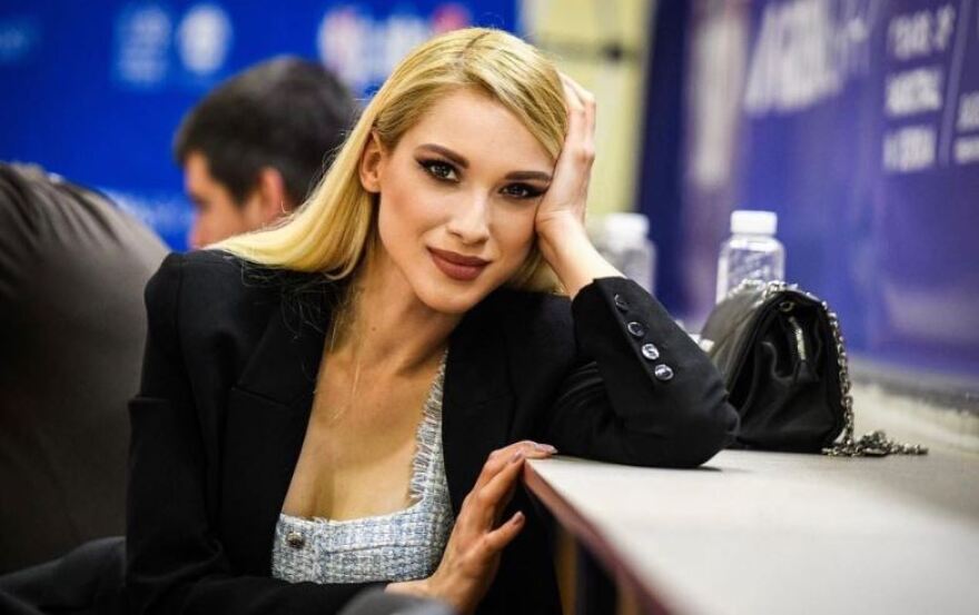 Κριστίνα Τόμιτς: Η καλλονή ρεπόρτερ από τη Σερβία που έκλεψε την παράσταση στο Μακάμπι-Παναθηναϊκός - Φωτογραφίες 