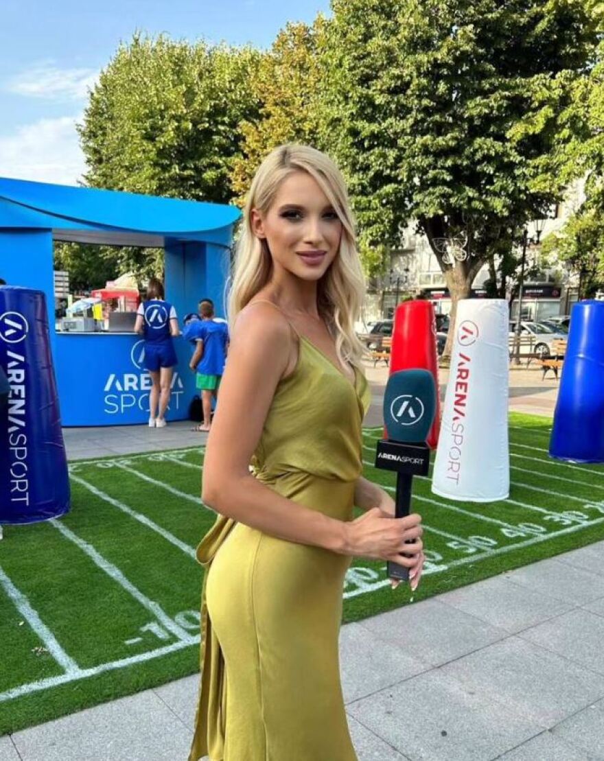 Κριστίνα Τόμιτς: Η καλλονή ρεπόρτερ από τη Σερβία που έκλεψε την παράσταση στο Μακάμπι-Παναθηναϊκός - Φωτογραφίες 