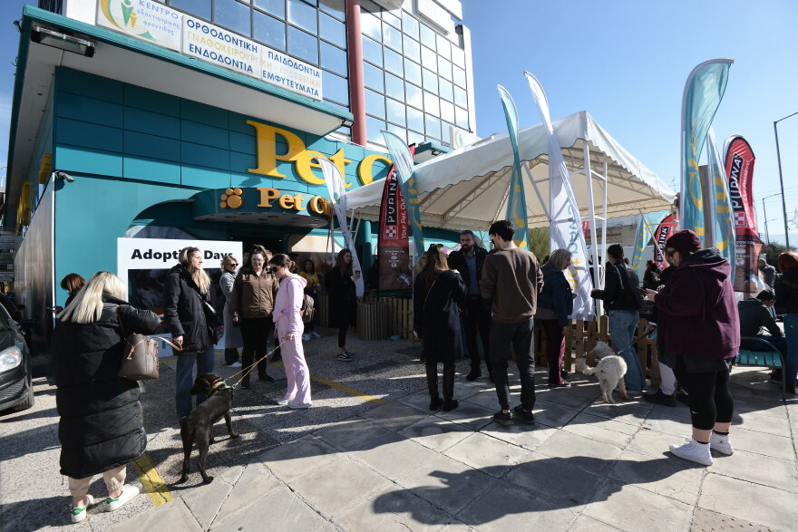 Η πρώτη ημερα υιοθεσίας για το 2024 από το Pet City και το Topetmou.gr - Δεκάδες σκυλάκια βρήκαν το παντοτινό τους σπίτι