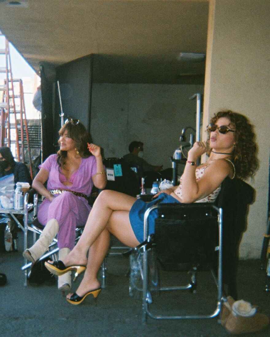 Griselda: Οι φωτογραφίες από τα γυρίσματα της σειράς του Netflix