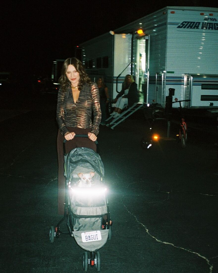 Griselda: Οι φωτογραφίες από τα γυρίσματα της σειράς του Netflix