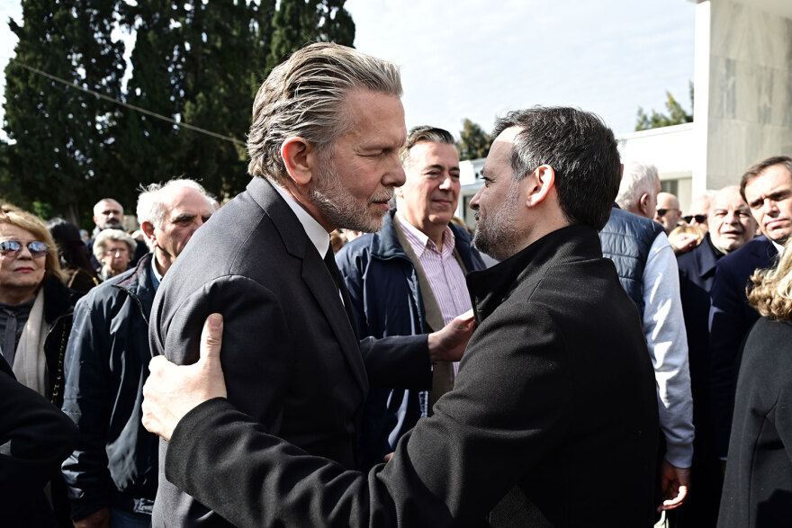 Αιμιλία Γερουλάνου: Συγκίνηση στην κηδεία της - Ανδρουλάκης, Νταλάρας, Παύλος, Άννα Μαρία και ποιοι άλλοι πήγαν