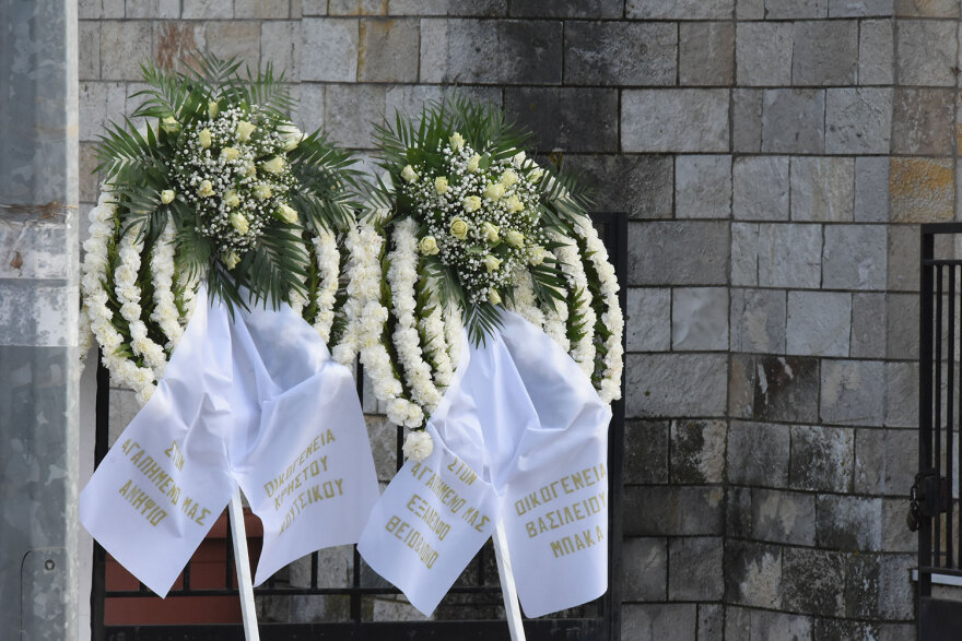 Μεσολόγγι: Σε κλίμα οδύνης η κηδεία του Μπάμπη - «Αχ παιδάκι μου», ο σπαραγμός της μητέρας