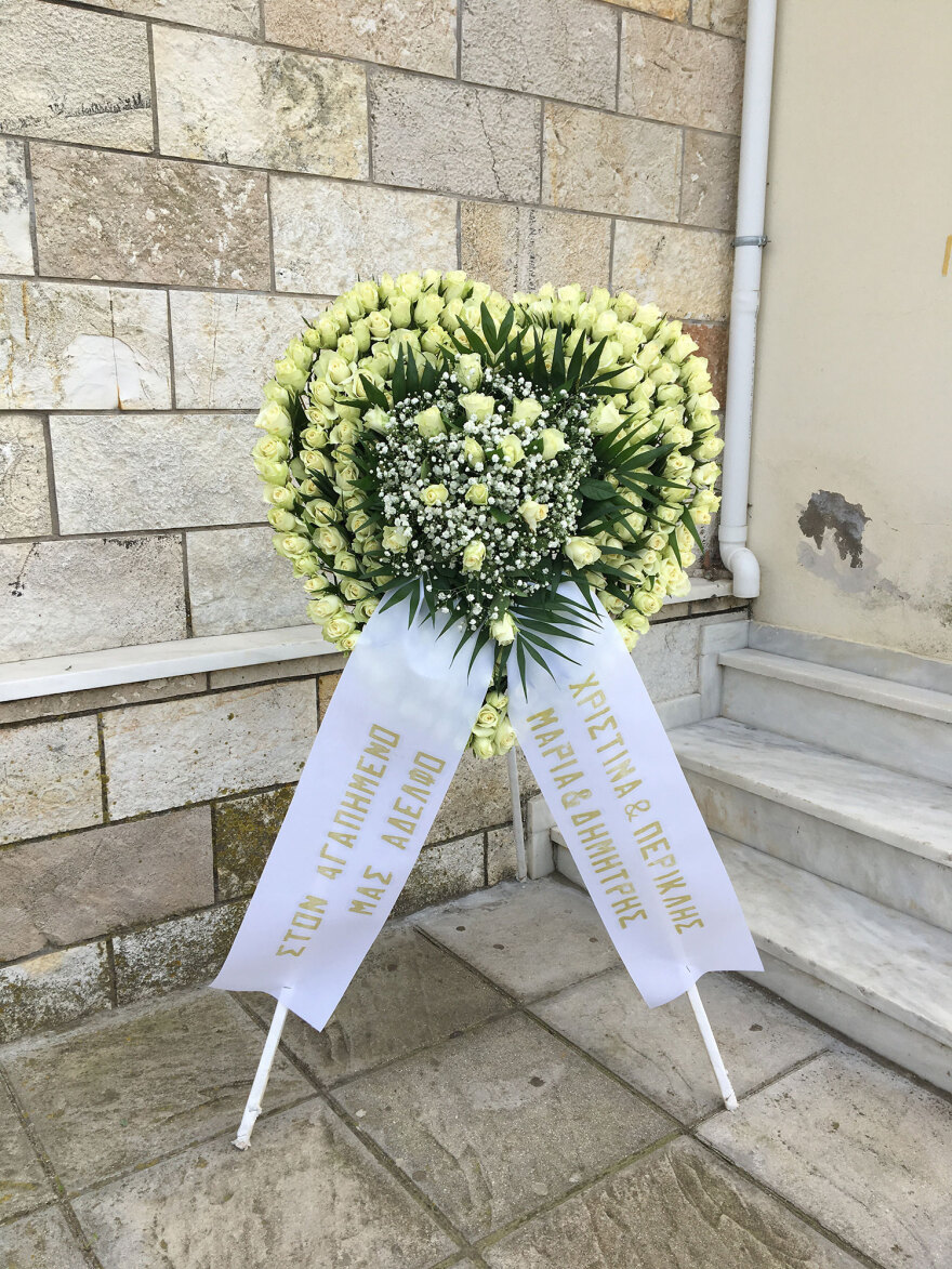 Μεσολόγγι: Σε κλίμα οδύνης η κηδεία του Μπάμπη - «Αχ παιδάκι μου», ο σπαραγμός της μητέρας