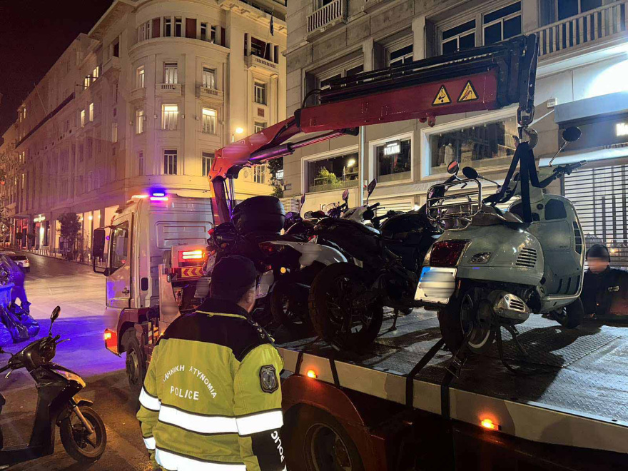 Έλεγχοι της τροχαίας στην Αθήνα: Συνελήφθησαν 15 άτομα, ανάμεσά τους 6 παράνομοι παρκαδόροι 