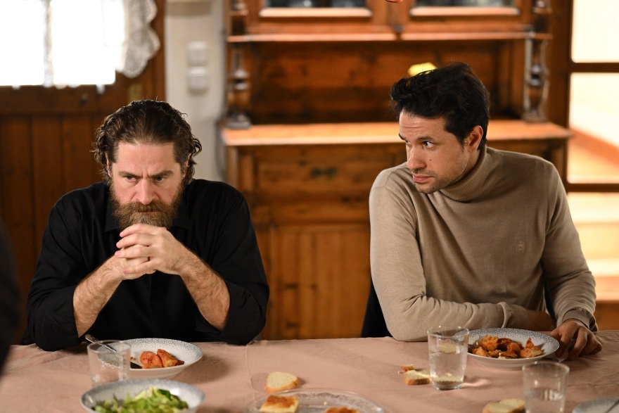 Σασμός: Ο Μαθιός επισκέπτεται τον Βαγγέλη, προσπαθώντας να μάθει την αλήθεια για τα μηνύματα στη Βασιλική