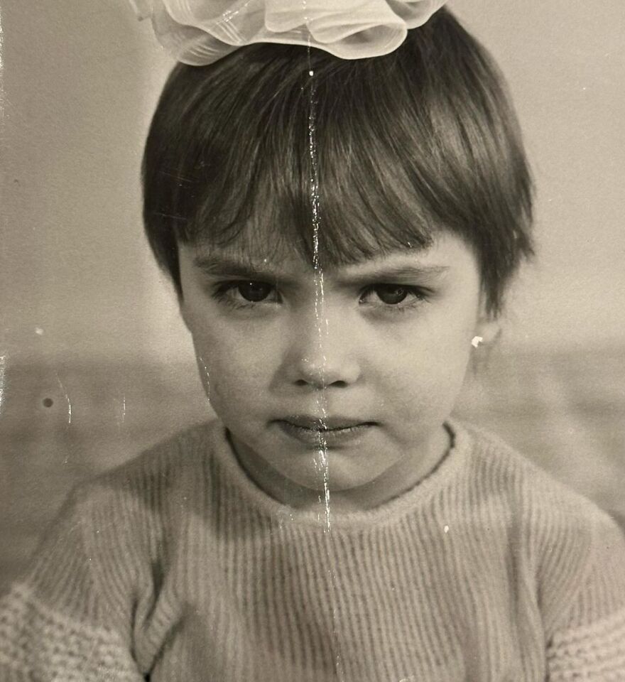 Ιρίνα Σάικ: Τα στιγμιότυπά της  από το παρελθόν - Πώς ήταν σε ηλικία 16 ετών