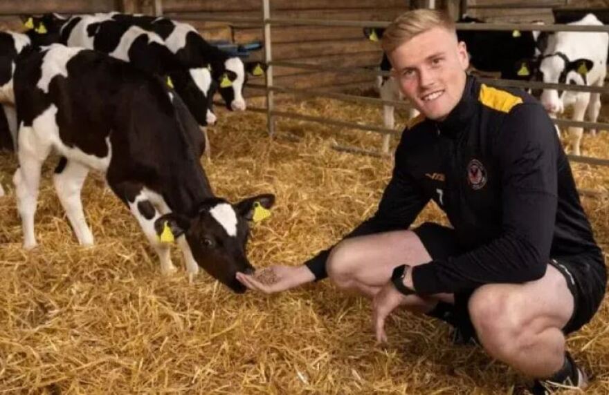 Γουίλ Έβανς: Άρμεγε αγελάδες στην Ουαλία και το Σάββατο σκόραρε κατά της Μάντσεστερ Γιουνάιτεντ - Βίντεο, φωτογραφίες 