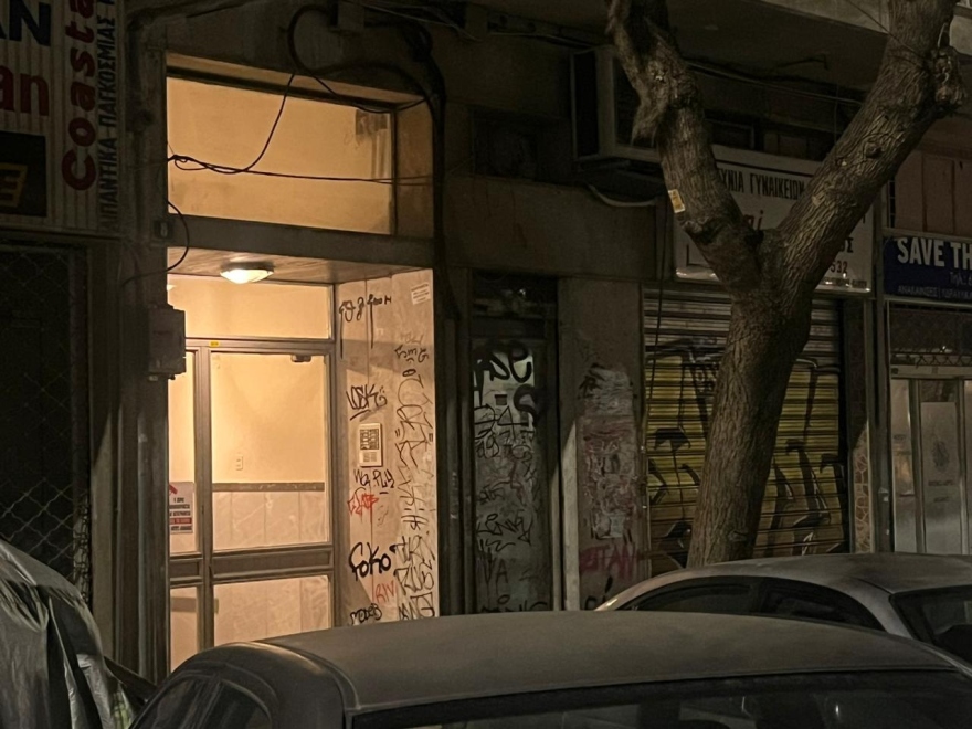 Οικογενειακή τραγωδία στη Θεσσαλονίκη: «Ο πατέρας βρέθηκε δίπλα στον νεκρό γιο του», λέει γείτονας – Δείτε φωτογραφίες