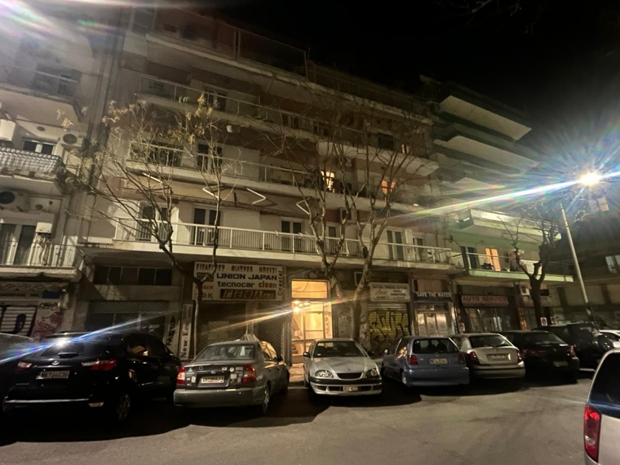 Οικογενειακή τραγωδία στη Θεσσαλονίκη: «Ο πατέρας βρέθηκε δίπλα στον νεκρό γιο του», λέει γείτονας – Δείτε φωτογραφίες