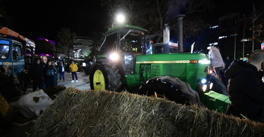 Αγροτικές κινητοποιήσεις: Οι αγρότες της Λάρισας «ζεσταίνουν» τα τρακτέρ για το αυριανό συλλαλητήριο