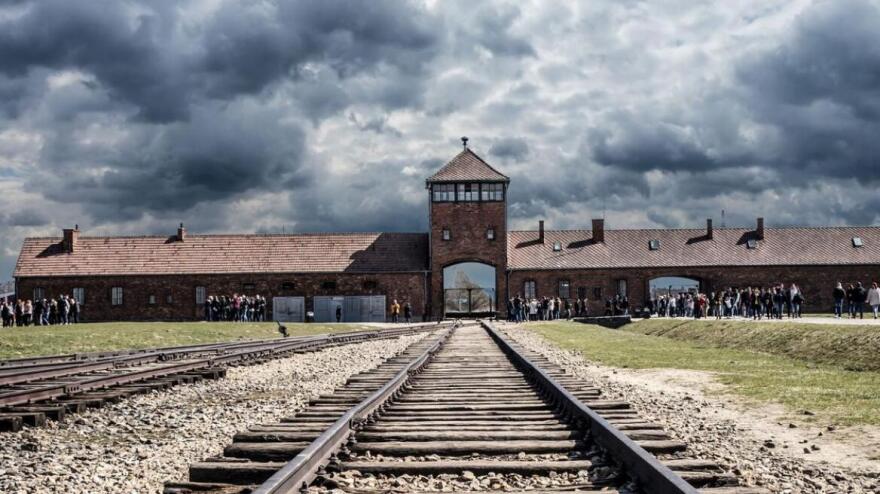 Άουσβιτς: Η συγκλονιστική ιστορία αγάπης του ζευγαριού που ξανασυναντήθηκε 70 χρόνια μετά  