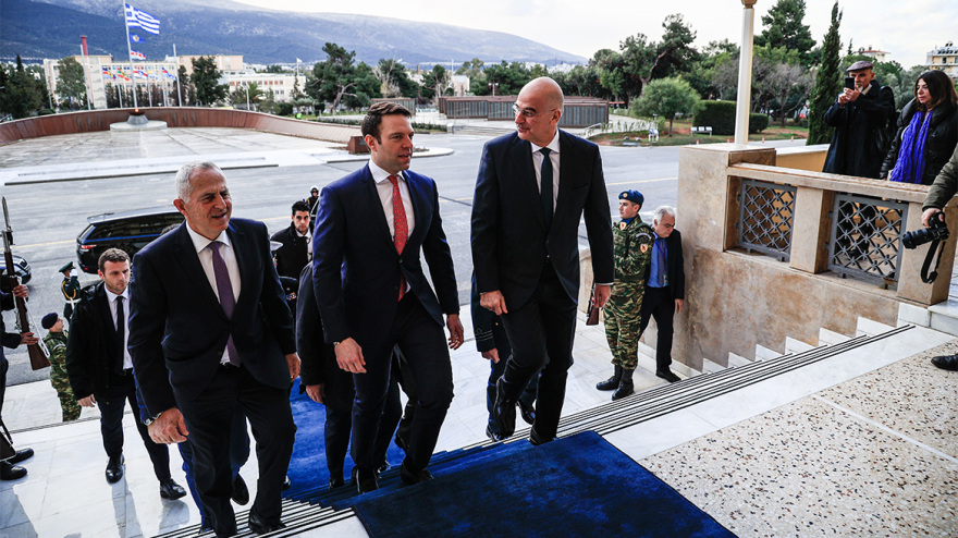 Στέφανος Κασσελάκης: Πήγε στο Πεντάγωνο και ενημερώθηκε από τον Δένδια