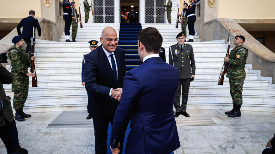 Στέφανος Κασσελάκης: Πήγε στο Πεντάγωνο και ενημερώθηκε από τον Δένδια