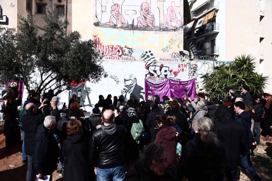 Μεταξουργείο: Κάτοικοι έκαναν την… κηδεία της περιοχής ενάντια στην τουριστικοποίηση - Δείτε βίντεο