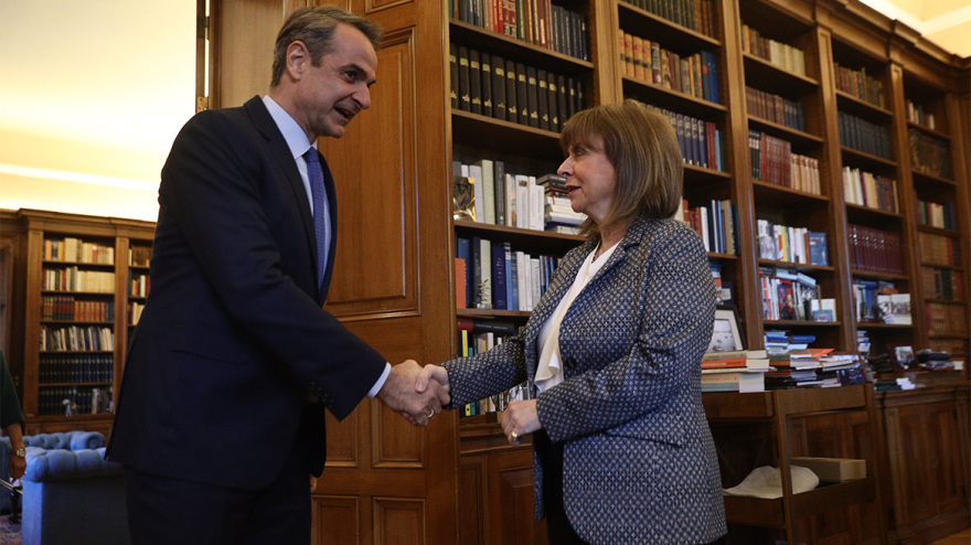 Μητσοτάκης σε Σακελλαροπούλου: Η Ελλάδα θωρακίζεται με τα F-35 