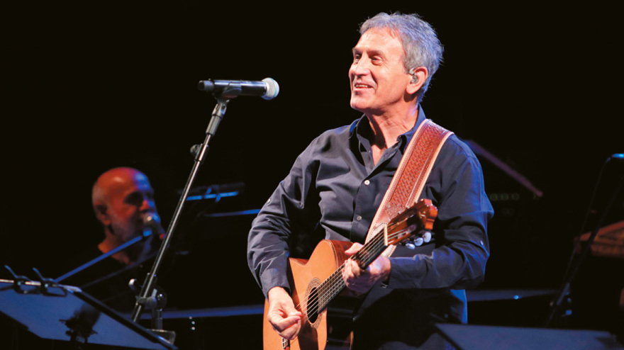 Γιώργος Νταλάρας: Νέα αμήχανη συνάντηση με δημοσιογράφους - «Η ανθρωποφαγία είναι μόδα»