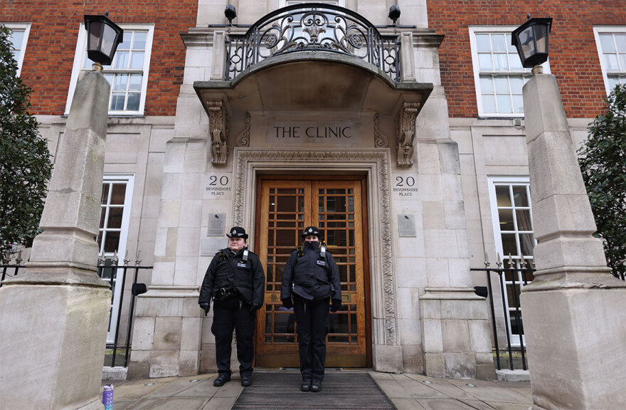 Καμίλα: Επισκέφτηκε τον Κάρολο στο νοσοκομείο για τρίτη φορά