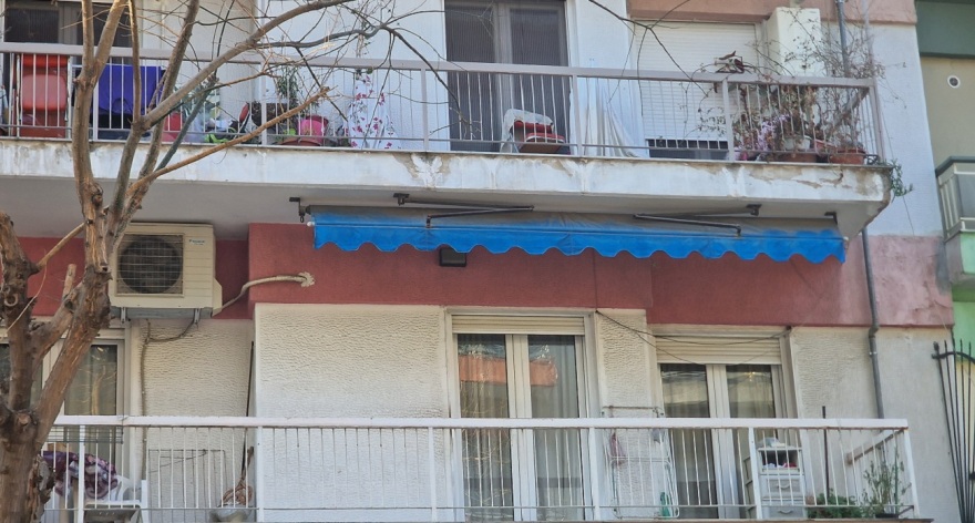 Οικογενειακή τραγωδία στη Θεσσαλονίκη: Σκύλος εντόπισε τη μυρωδιά και κάλεσαν την αστυνομία για τον πατέρα και τον γιο