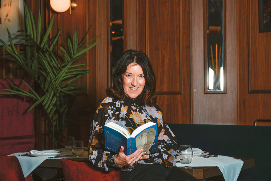 Η Bικτόρια Χίσλοπ δηλώνει έτοιμη ακόμη και να πάρει τα όπλα για την Ελλάδα 