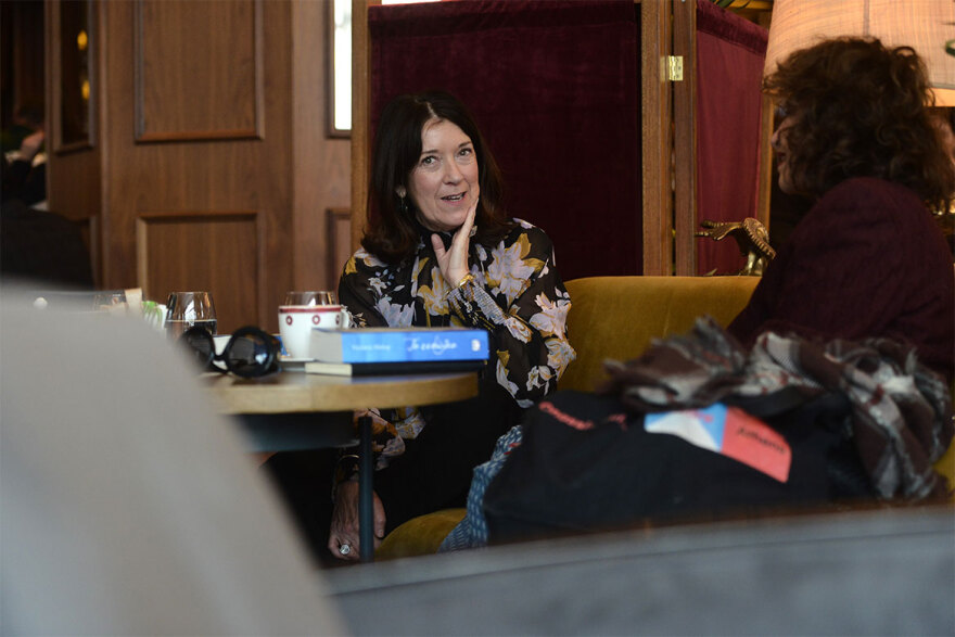 Η Bικτόρια Χίσλοπ δηλώνει έτοιμη ακόμη και να πάρει τα όπλα για την Ελλάδα 