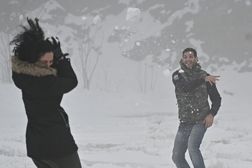 Κακοκαιρία «Avgi»: Πού θα χιονίσει σήμερα – Κλειστά σχολεία, κυκλοφοριακές ρυθμίσεις και αυστηροί έλεγχοι για αλυσίδες