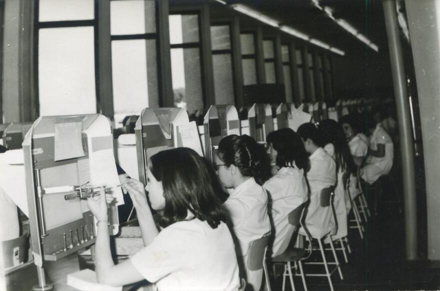 «Η Μητέρα του σταθμού»: Ένα συγκινητικό ντοκιμαντέρ για τις Ελληνίδες μετανάστριες 